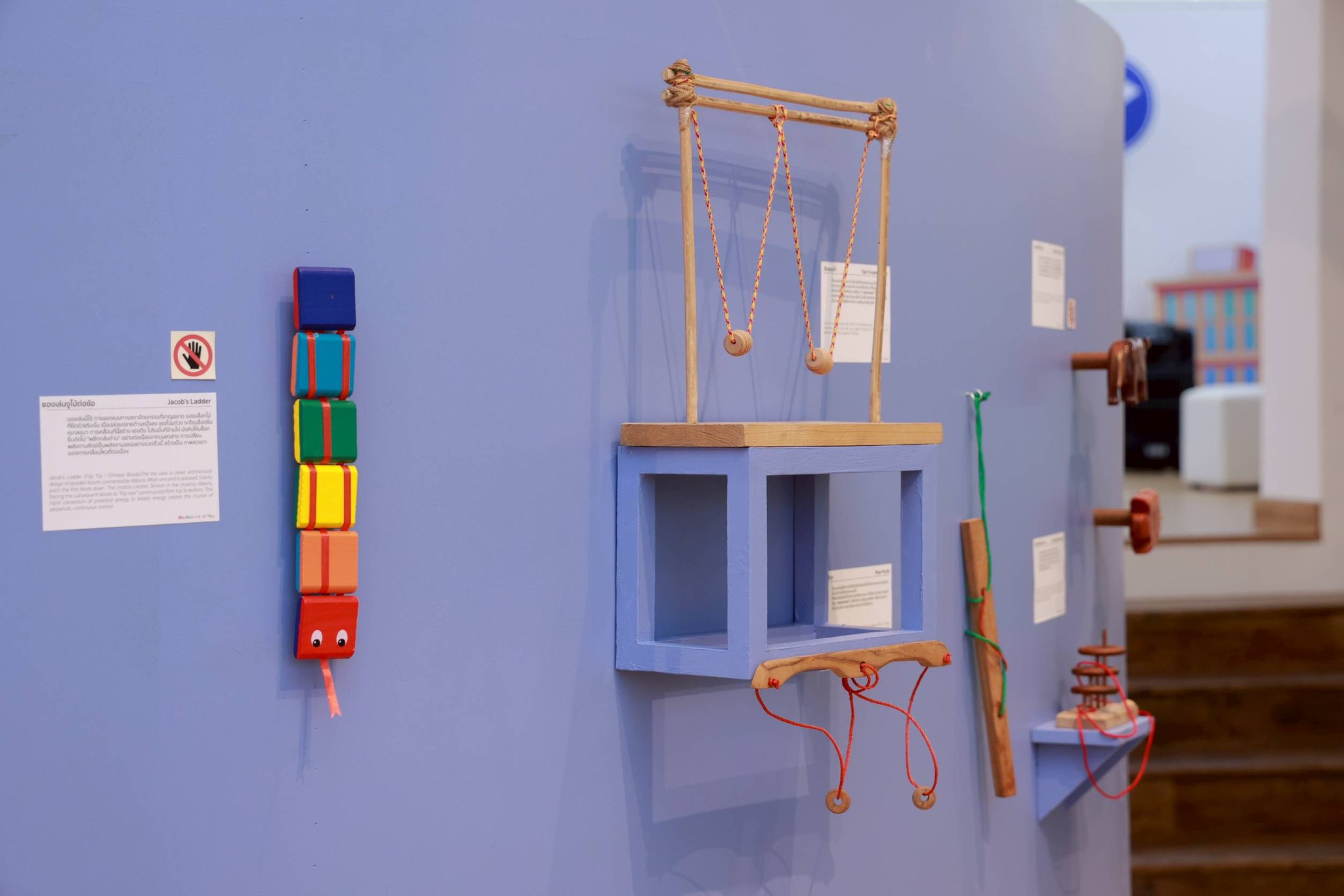 ชิ้นงาน interactive บนผนังหอศิลป์